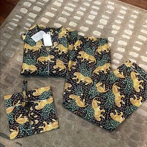 2 Chic Womens  Pajama Set, Leopard Print. NWT